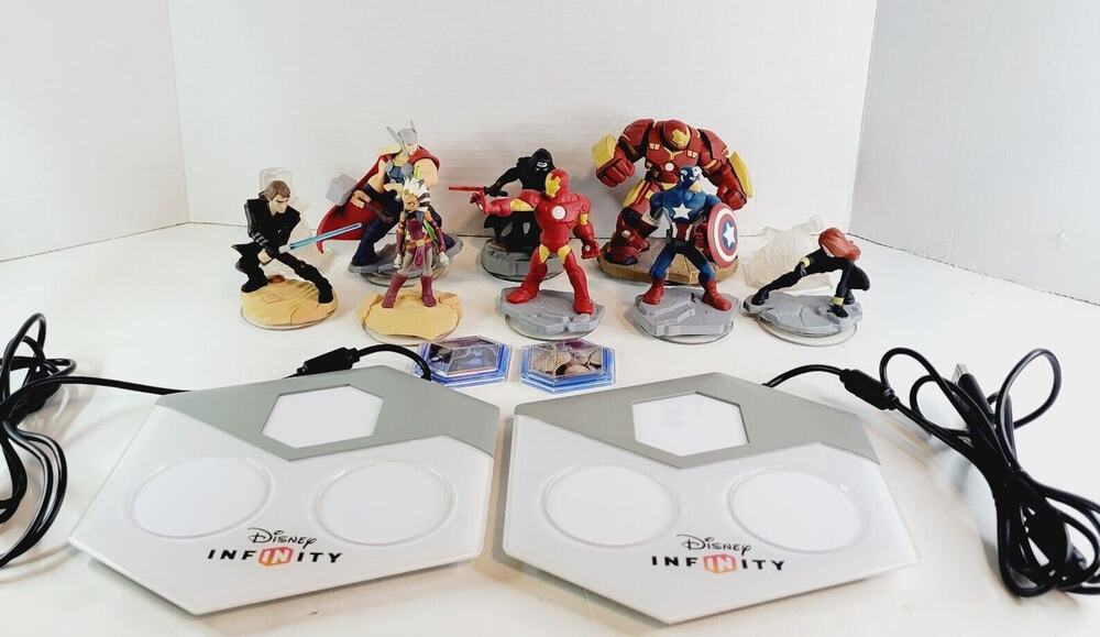 Disney Infinity Wii UFigures Marvel Star Wars Bundle 14 pieces + 2 games